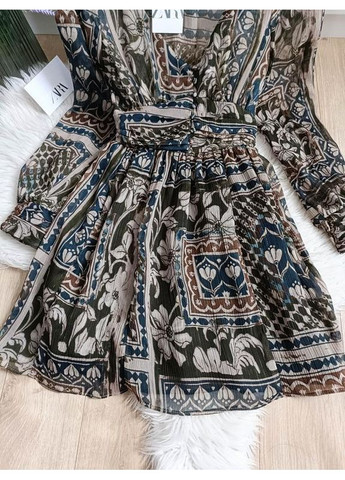 Комбинированное короткое платье с принтом и металлизированным эффектом Zara