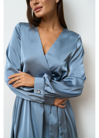 Серое платье меди серого цвета No Brand