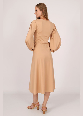 Бежева коктейльна жіноча літня трикотажна сукня міді, рукава ліхтарик з розрізом. бежевий No Brand