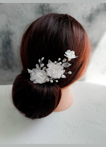 Весільна шпилька в зачіску із шифоновими білими квітами No Brand (342389836)