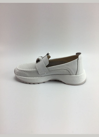 Белые женские мокасины Iva с перфорацией