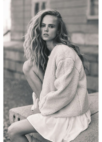 Светло-бежевая демисезонная куртка H&M Тедді