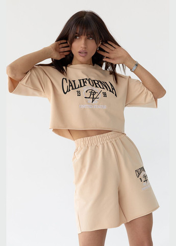 Костюм с шортами и футболкой украшен вышивкой California Liton (296909170)