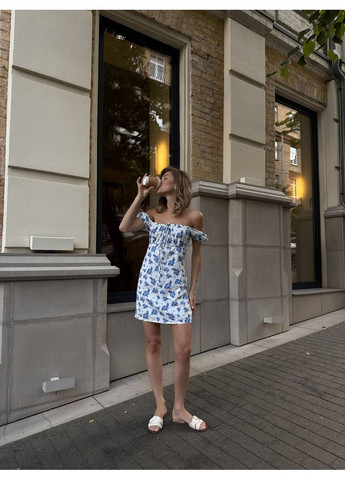 Блакитна кежуал жіноча коротка сукня у ніжному романтичному стилі. з відкритою спиною, з відкритими плечима Україна з квітковим принтом