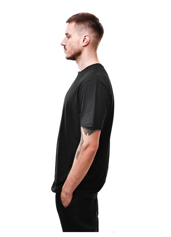 Чорна футболка чоловіча BEKI