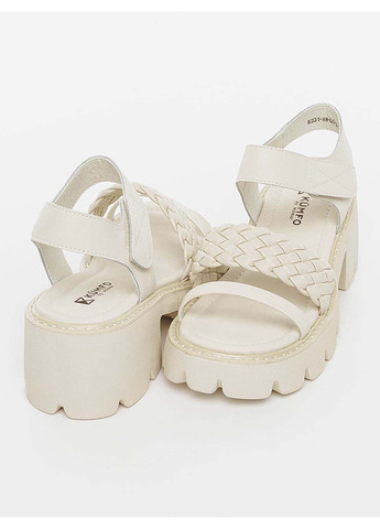 Молочные босоножки Wilmar