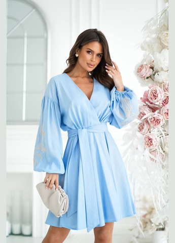 Блакитна лляна сукня на запах з вишивкою Украина