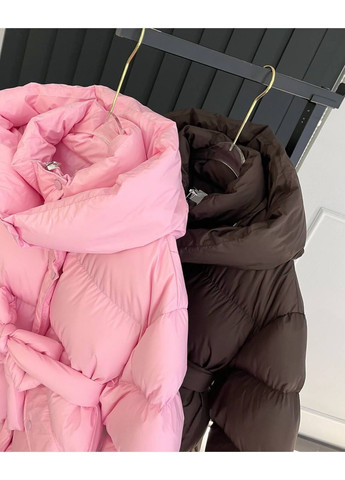 Розовая зимняя утепленная женская куртка-пуховик с поясом и капюшоном. No Brand