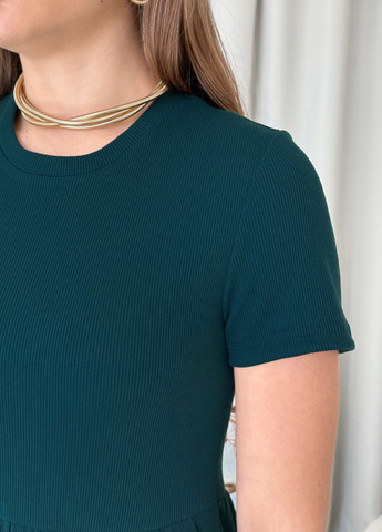 Изумрудное пляжное, повседневный, кэжуал свободное летнее платье трапеция в рубчик с короткими рукавами клеш, платье-футболка, а-силуэт Merlini однотонное