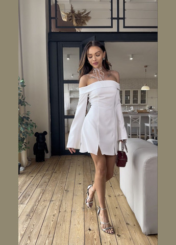 Белое вечернее мини платье вечернее с открытыми плечами Adelante однотонное