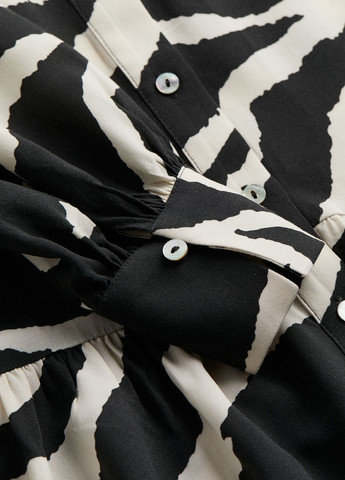 Темно-серое кэжуал платье H&M зебра