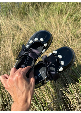 Туфлі для дівчинки лаковані з сердечками колір чорний 10903 No Brand (349444838)