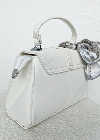 Стильная женская сумка-багет из экокожи с оригинальным декором в виде цепи и имитированного лезвия бритвы InFashion Сумка (327308725)