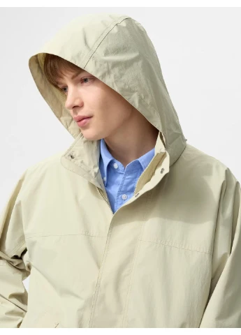Бежева вітровка Uniqlo
