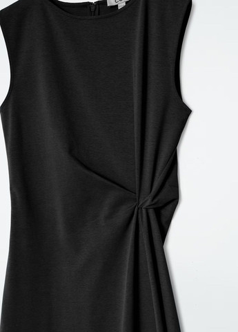 Чорна ділова сукня Cos однотонна