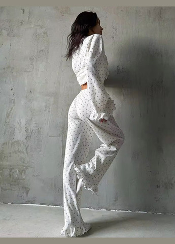 Молочная пижама в рубчик No Brand