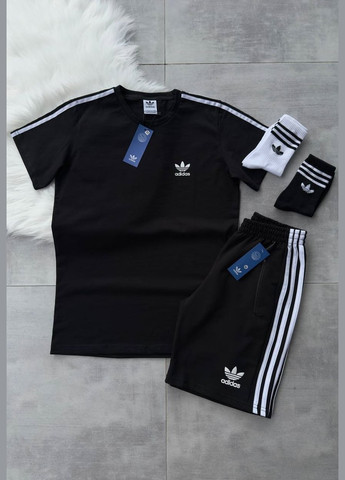 Черная 4 в 1 футболка+шорты+2 пары носков No Brand