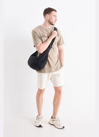 Бежевая футболка с принтом C&A