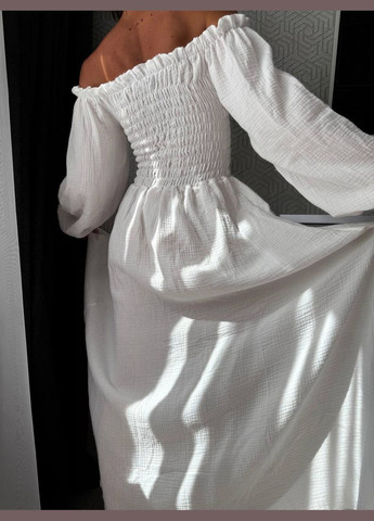 Белое муслиновое однотонное белое платье с эффектным разрезом No Brand однотонное