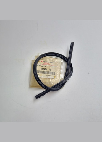 Оригинальная резинка щетки стеклоочистителя водительская 8250A113 550мм Митсубиши Mitsubishi (345739090)