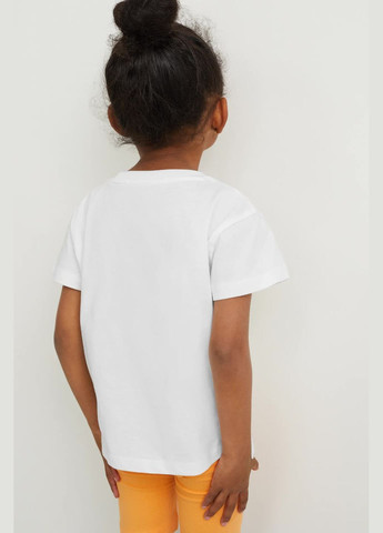 Белая летняя футболка с принтом C&A
