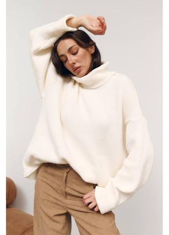 Молочний зимовий жіночий подовжений светр оверсайз з високою горловиною MonCher