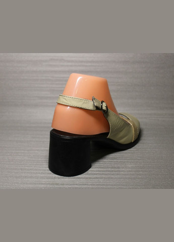 Бежевые босоножки Tango с ремешком