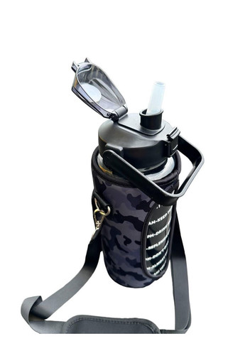 Чорна, герметична, спортивна пластикова пляшка для води в сірому протиударному чохлі, з соломинкою в середені.. No Brand (269696806)