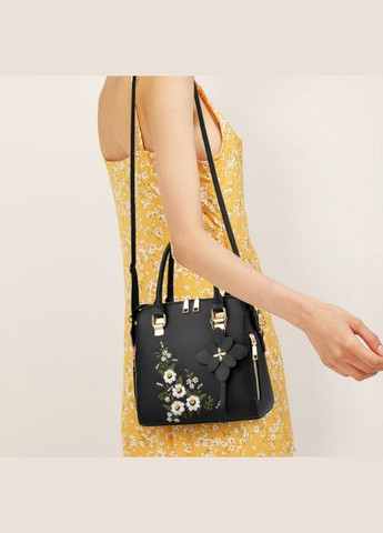 Жіноча сумка з вишивкою та брелоком з екошкіри класична чорна (sku_1236) No Brand (330576840)