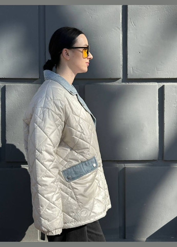 Молочна демісезонна куртка з джинсом Lara