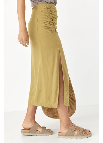 Горчичная повседневная однотонная приталенная юбка с декоративными элементами Lurex