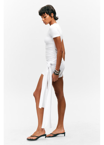 Белое платье Monki однотонное