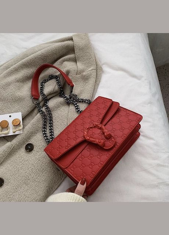 Жіноча сумка на товстому ланцюжку крос-боді з підковою через плече червона No Brand (299279355)