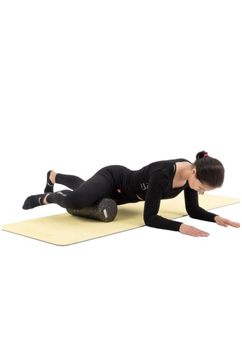 Роллер масажер (валик, ролик) гладкий заповнений HS-P033SYG EPP 33см чорно Hop-Sport (361952989)