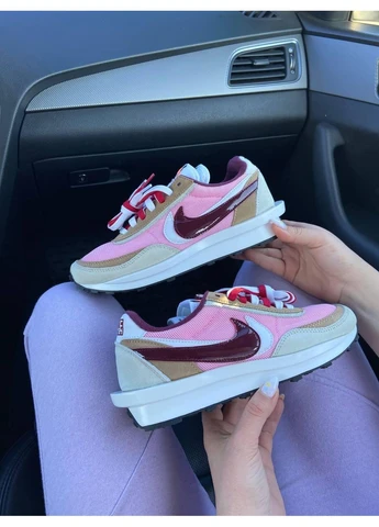 Рожеві кросівки чоловічі nike vaporwaffle sport fuschia x sacai pink найк вапорвафл рожеві демісезон No Brand