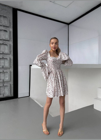 Молочное кэжуал мини платье в цветочный принт с пышной юбкой Adelante с цветочным принтом