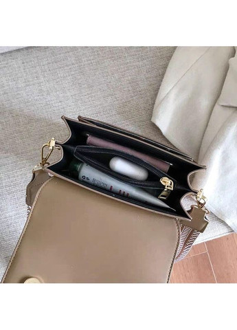 Сумка крос-боді середнього розміру з еко шкіри чорного кольору з регульованим ремінцем у вишивку No Brand (362588195)