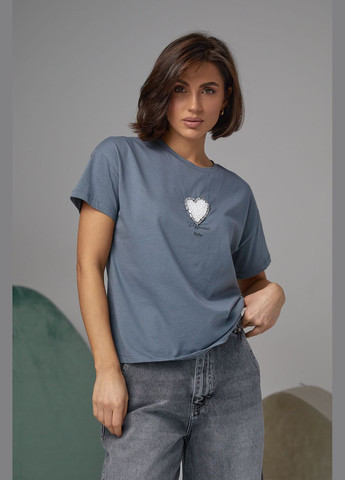 Жіноча футболка прикрашена серцем з бісеру та страз. Lurex - (278075794)