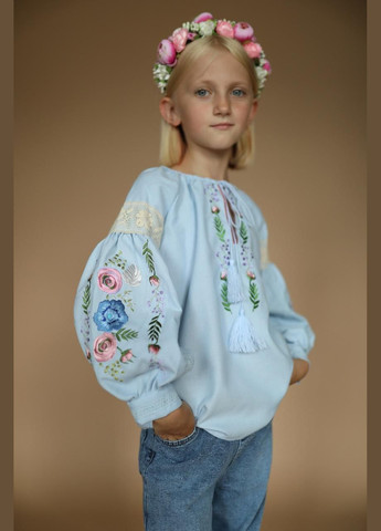Блакитна сучасна сорочка вишиванка для дівчинки блакитна троянди (341327476)