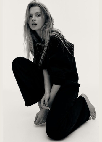 Чорний світшот на флісі H&M однотонний (317635092)