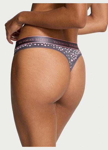 Жіночі трусики Logo Thong XS сірі (принт серця) Victoria's Secret (311228466)