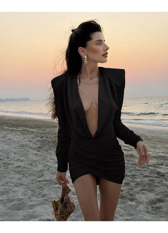 Чорна святковий, відвертий, коктейльна жіноча сукня з акцентом у зоні декольте силуетна Avanti однотонна