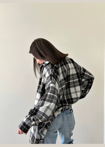 Черно-белая рубашка в клетку No Brand