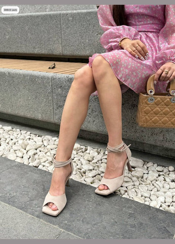 Бежевые босоножки женские замшевые бежевые с переплетением No Brand без застежки с пряжкой