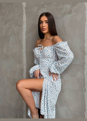 Голубое кэжуал платье с открытыми плечами Adelante с цветочным принтом