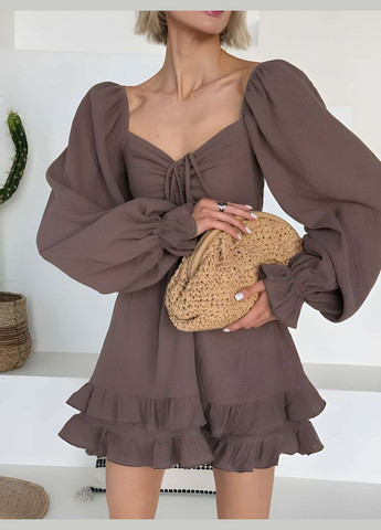 Коричнева святковий, коктейльна, карнавальний, повсякденний, кежуал, вечірня жіноча літня легка муслінова коротка сукня міні з рюшами весна літо коричнева шоколадна Larionoff однотонна