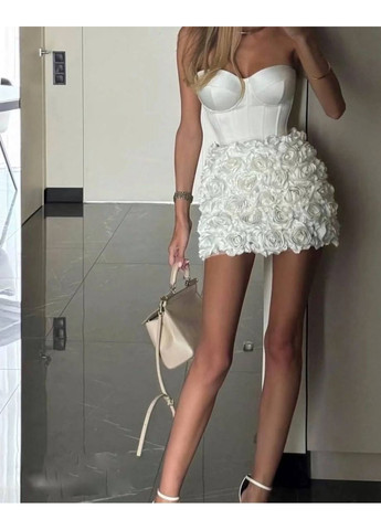 Красива біла спідниця декорована трояндами No Brand Р 4942 403 (367602320)