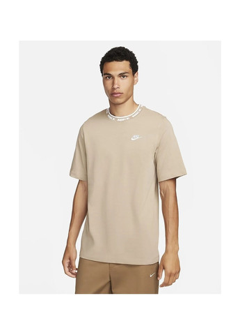 Бежева футболка чоловіча sportswear club beige Nike