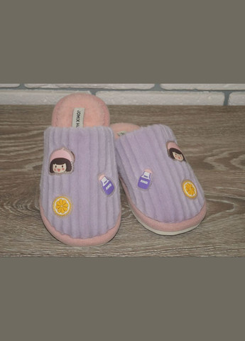 Сиреневые тапочки детские меховые с красивой аппликацией Jomix с аппликацией, с логотипом, с белой подошвой