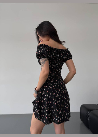 Черное легкое платье мини с разрезом черного цвета 32582 клеш Fashion с цветочным принтом